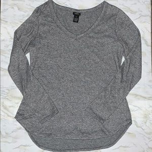 Rue 21 woman’s long sleeve high low top si…